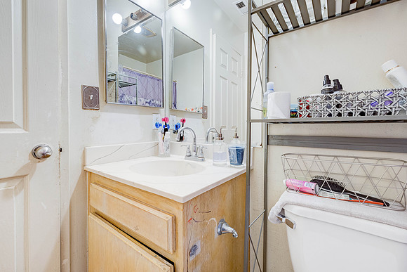 3702  W 126th St-005