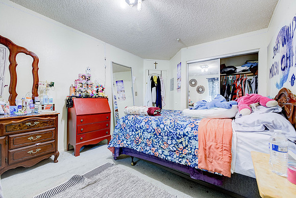 3702  W 126th St-009