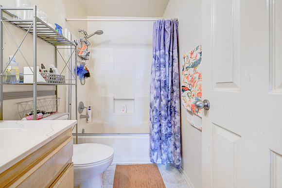 3702  W 126th St-002
