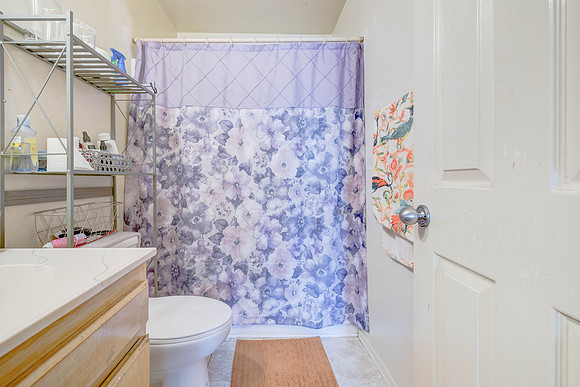 3702  W 126th St-003