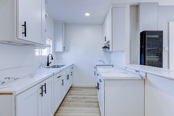 187 W 41st St -011