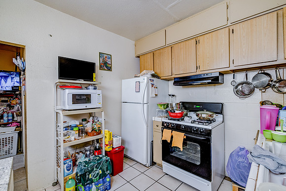 2028 E 3rd St Interior-067