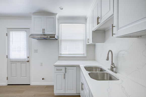 8330 KittyHawk Exterior-018