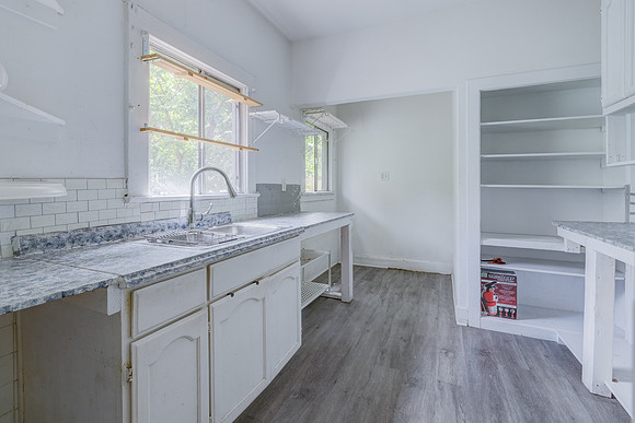 2028 E 3rd St Interior-038