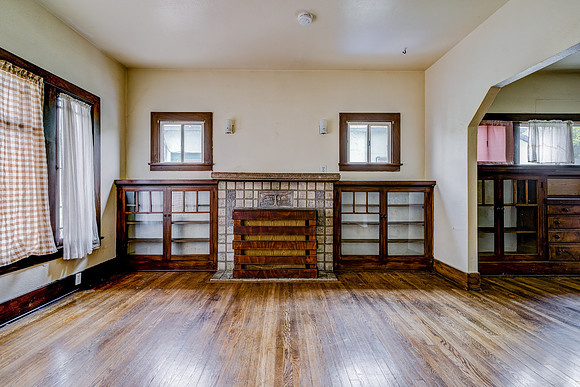 2028 E 3rd St Interior-056