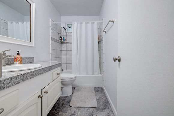 627 Grant St Interior-004
