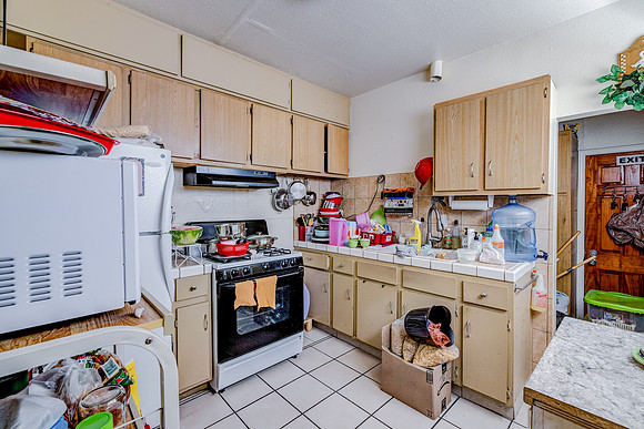 2028 E 3rd St Interior-068