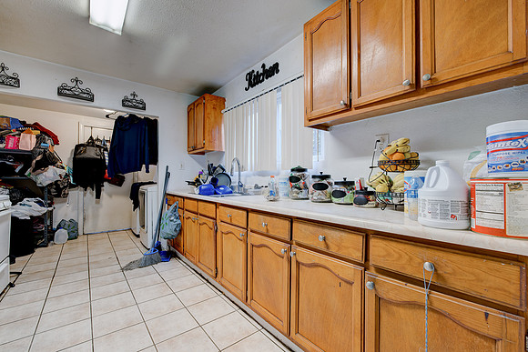 907 E 109 Pl Interior-009