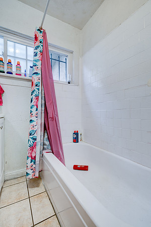 907 E 109 Pl Interior-019