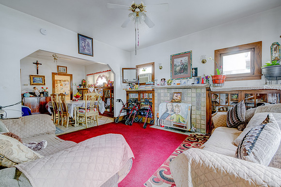 2028 E 3rd St Interior-016