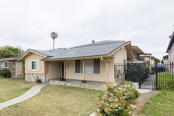 Exterior Photos 2908 W 141st Pl - Real Estate Photographer Gardena-002