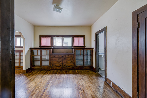 2028 E 3rd St Interior-049