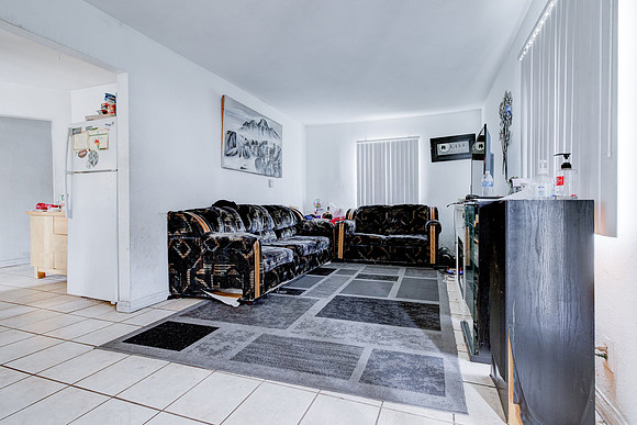 907 E 109 Pl Interior-041