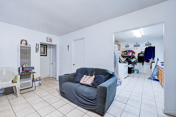 907 E 109 Pl Interior-026