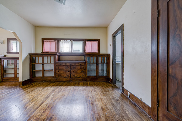 2028 E 3rd St Interior-048