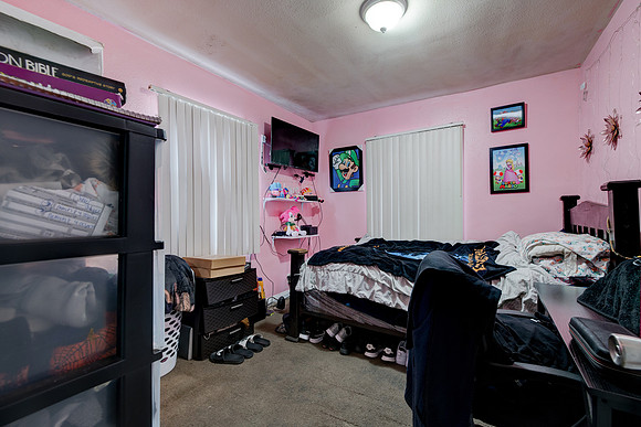 907 E 109 Pl Interior-002