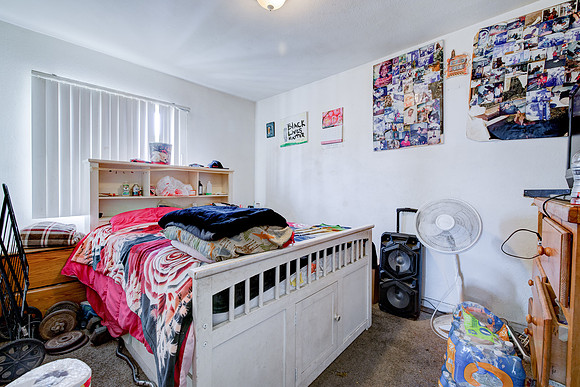 907 E 109 Pl Interior-036