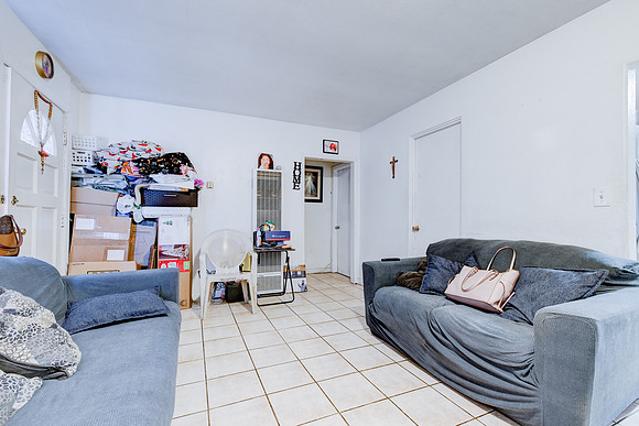 907 E 109 Pl Interior-027