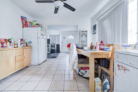 907 E 109 Pl Interior-044