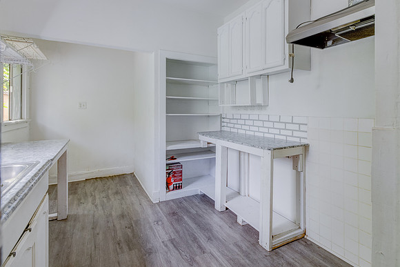 2028 E 3rd St Interior-036