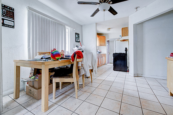 907 E 109 Pl Interior-047