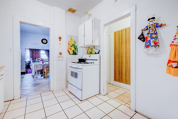 2028 E 3rd St Interior-012