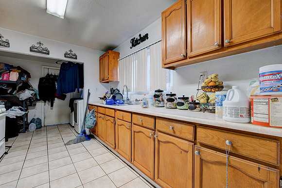 907 E 109 Pl Interior-008