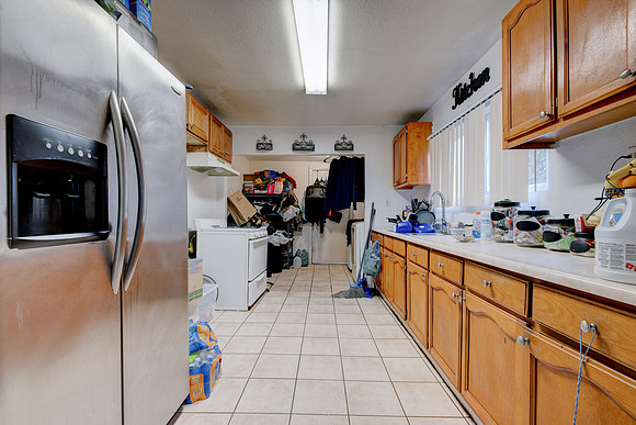 907 E 109 Pl Interior-010