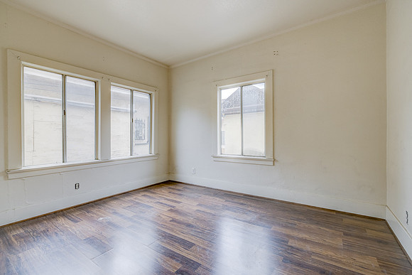 2028 E 3rd St Interior-018