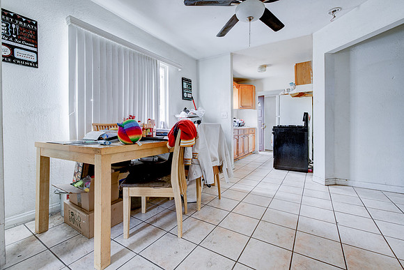 907 E 109 Pl Interior-046