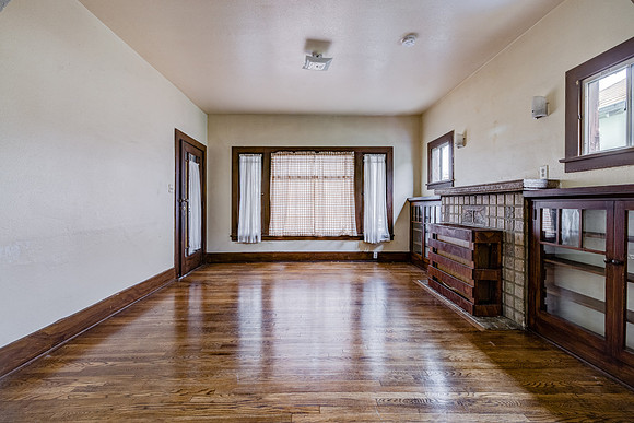 2028 E 3rd St Interior-054