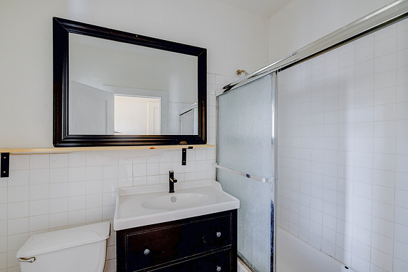 2028 E 3rd St Interior-032