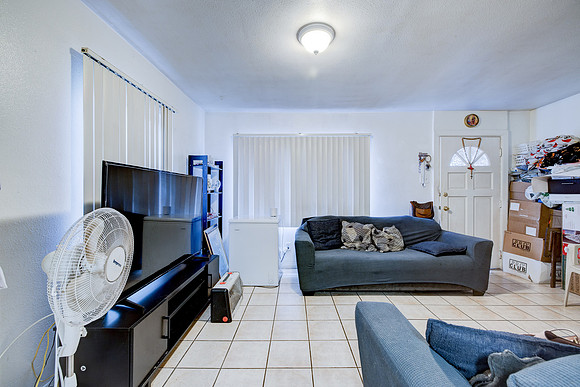 907 E 109 Pl Interior-023
