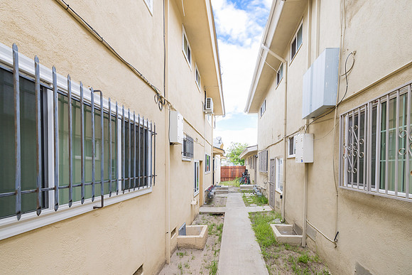 Exterior 2908 W 141st Pl - Real Estate Photographer Gardena-002