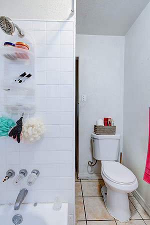 907 E 109 Pl Interior-021
