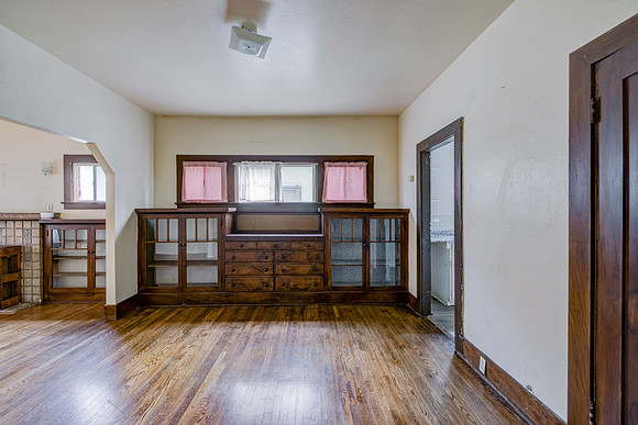 2028 E 3rd St Interior-050