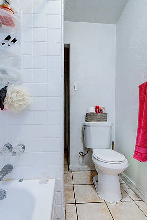 907 E 109 Pl Interior-020