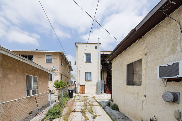 2028 E 3rd St-003