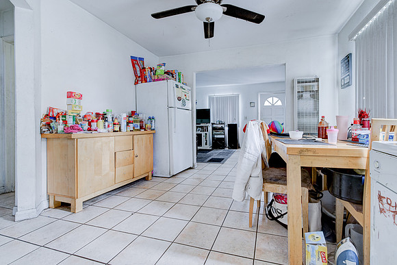 907 E 109 Pl Interior-045