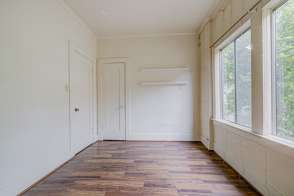 2028 E 3rd St Interior-028