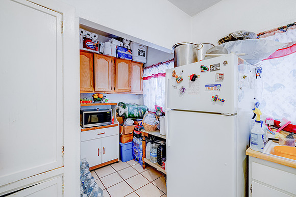 2028 E 3rd St Interior-010
