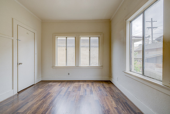 2028 E 3rd St Interior-020