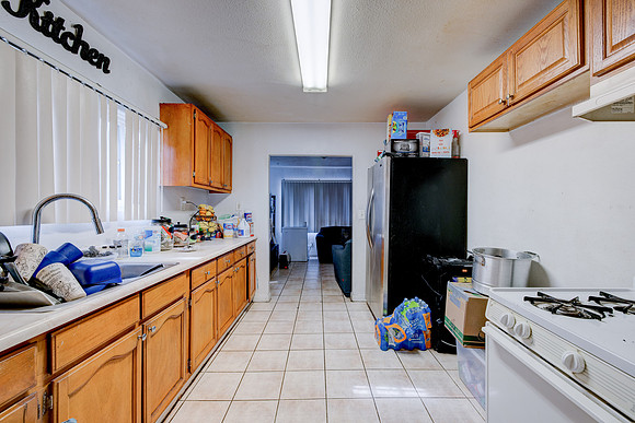 907 E 109 Pl Interior-017
