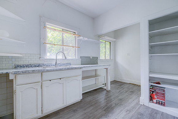 2028 E 3rd St Interior-040