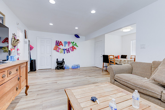 1720 Cerritos Ave-029