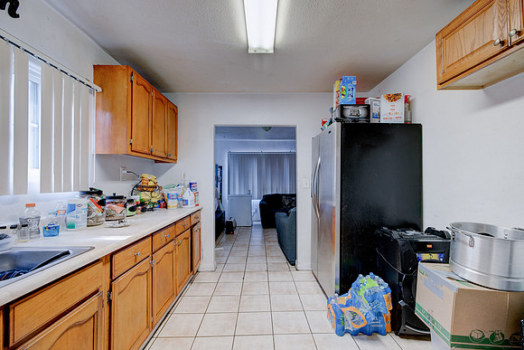 907 E 109 Pl Interior-016