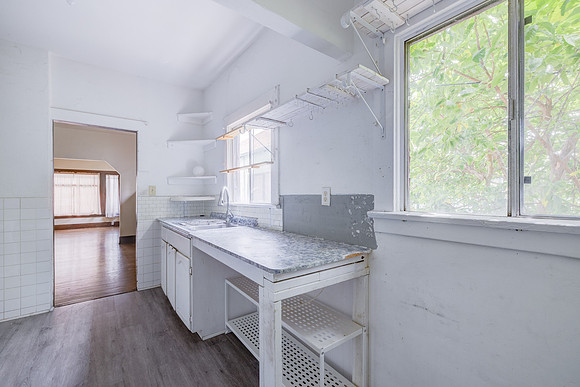 2028 E 3rd St Interior-041
