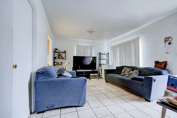 907 E 109 Pl Interior-022