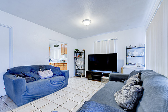 907 E 109 Pl Interior-028