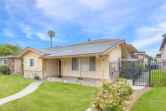 Front 2908 W 141st Pl - Real Estate Photographer Gardena-002